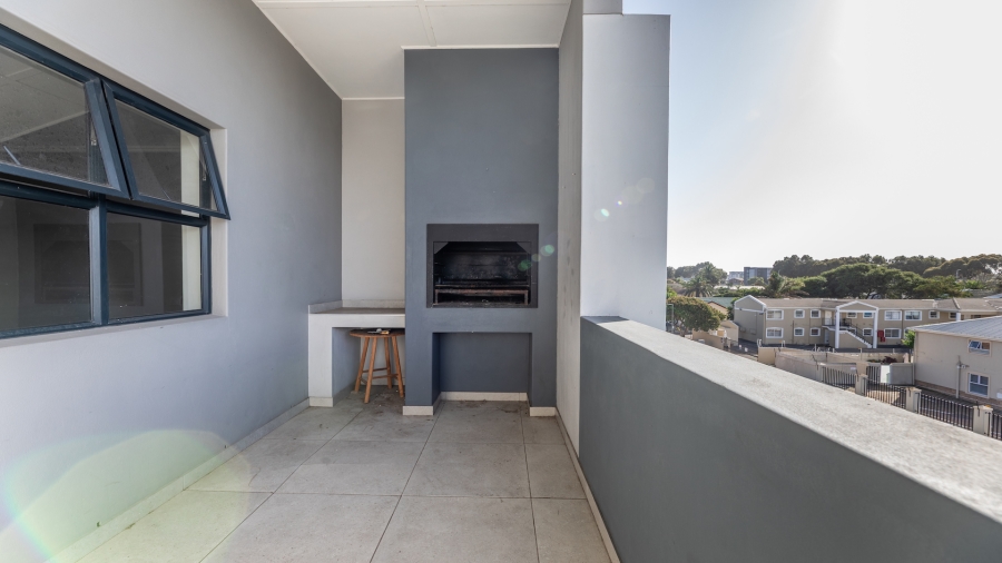 1 Bedroom Property for Sale in Table View Western Cape